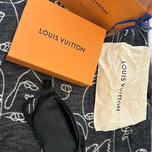 LOUIS VUTTON BUMBAG
